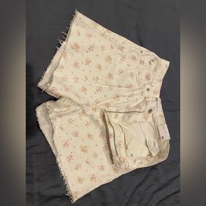 ZARA shorts. size 8. MEDIUM-LARGE. only tried on before